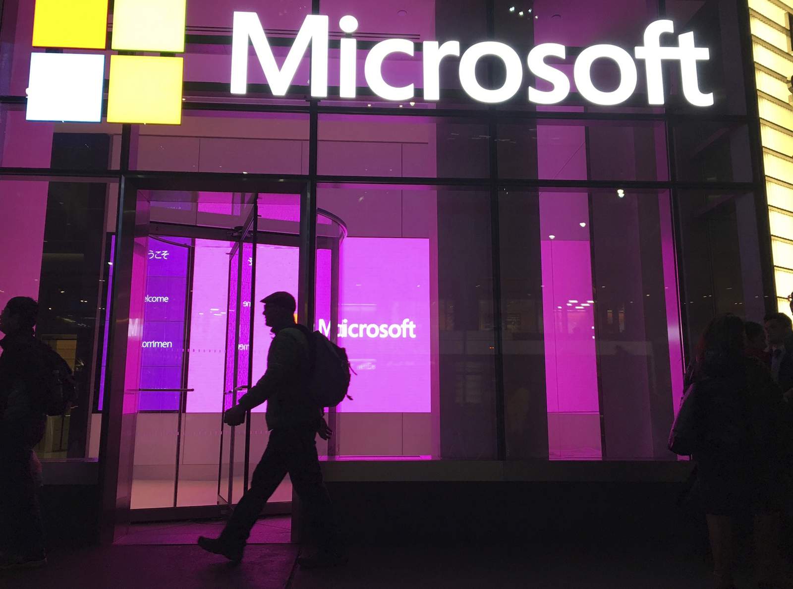 Russian hackers targeting U.S. campaigns, Microsoft says