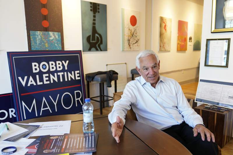 Former MLB manager Valentine runs for mayor in hometown