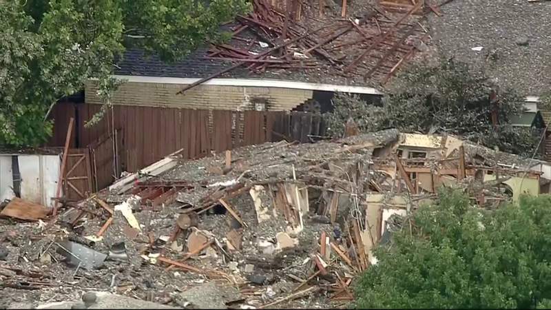 6 people injured after house explodes in Dallas suburb