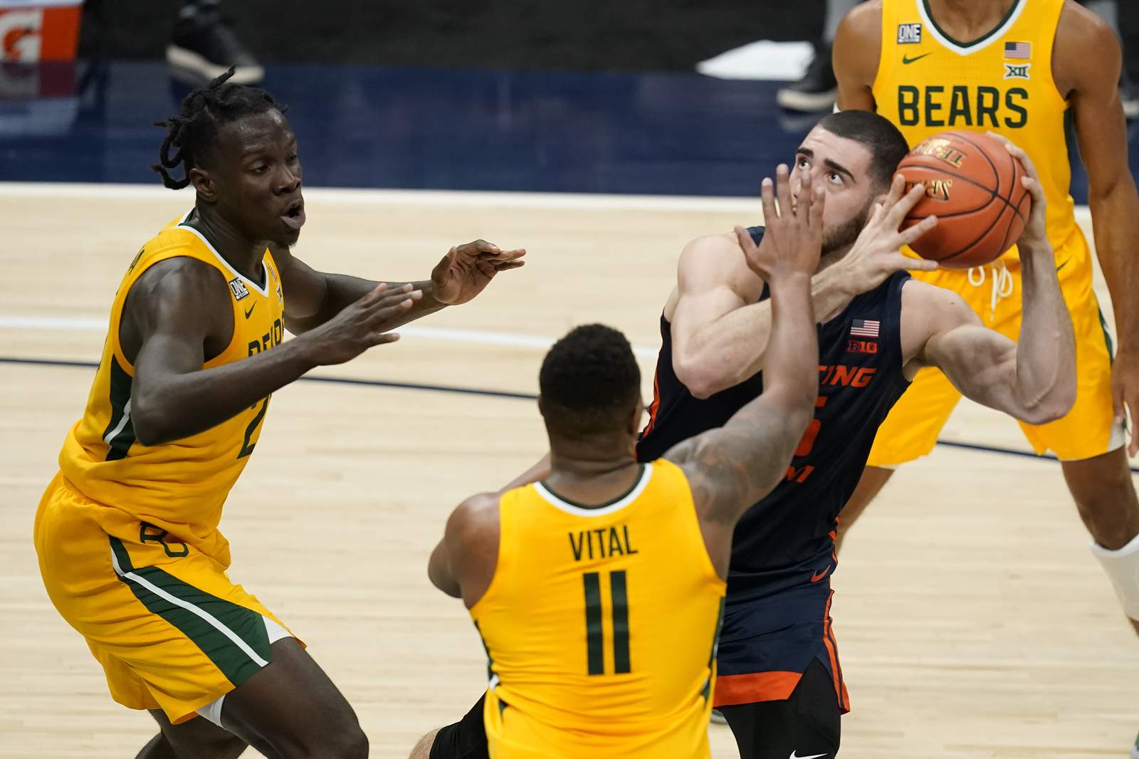 No. 2 Baylor uses stout defense to get past No. 5 Illinois