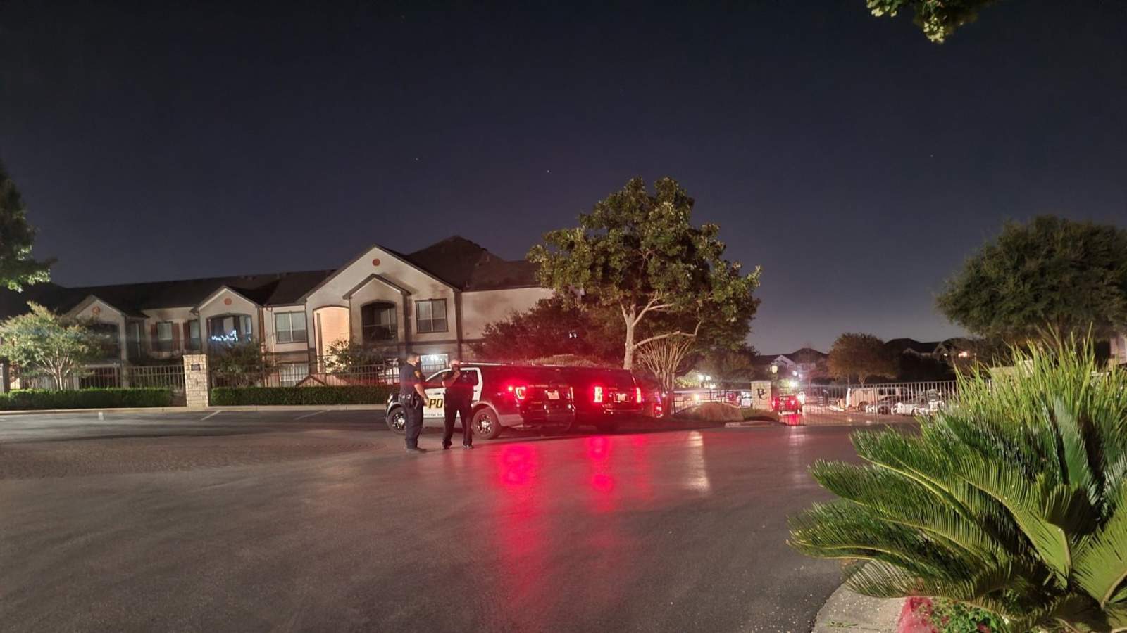 SAPD looking for 10 men with guns after apparent shootout at Northwest Side San Antonio apartment complex