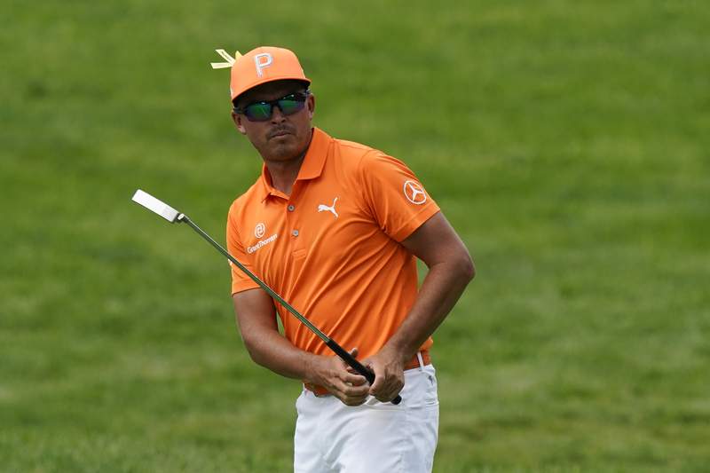 Fowler faces uphill chase on long day of US Open qualifying