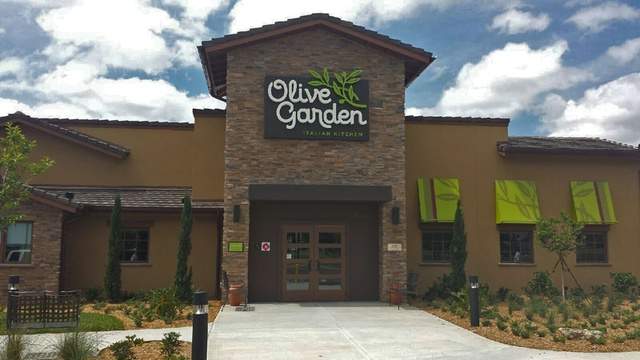 Worker Olive Garden Customer Demanded And Got White Server