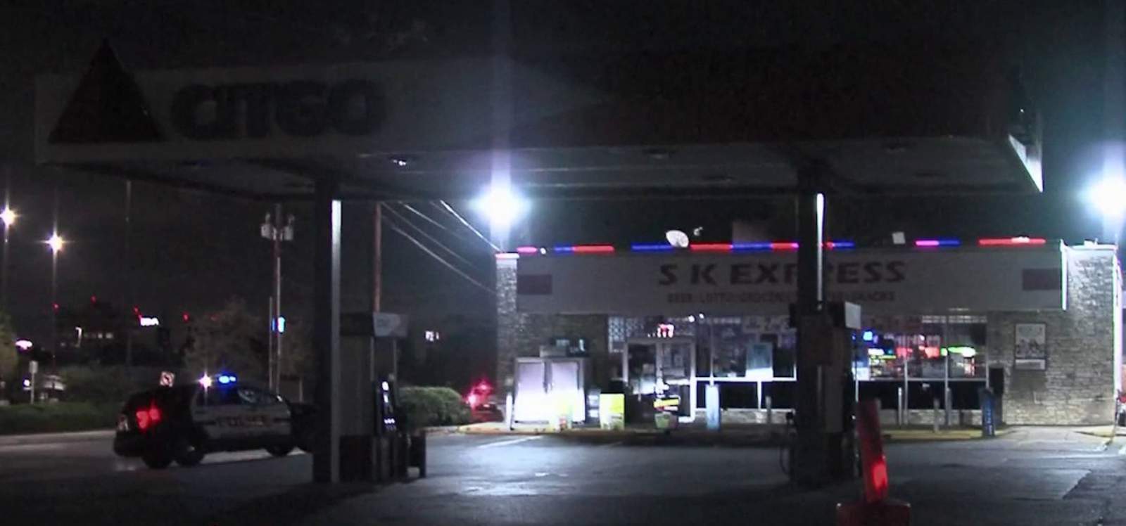Man hospitalized after being stabbed in gas station parking lot, San Antonio police say
