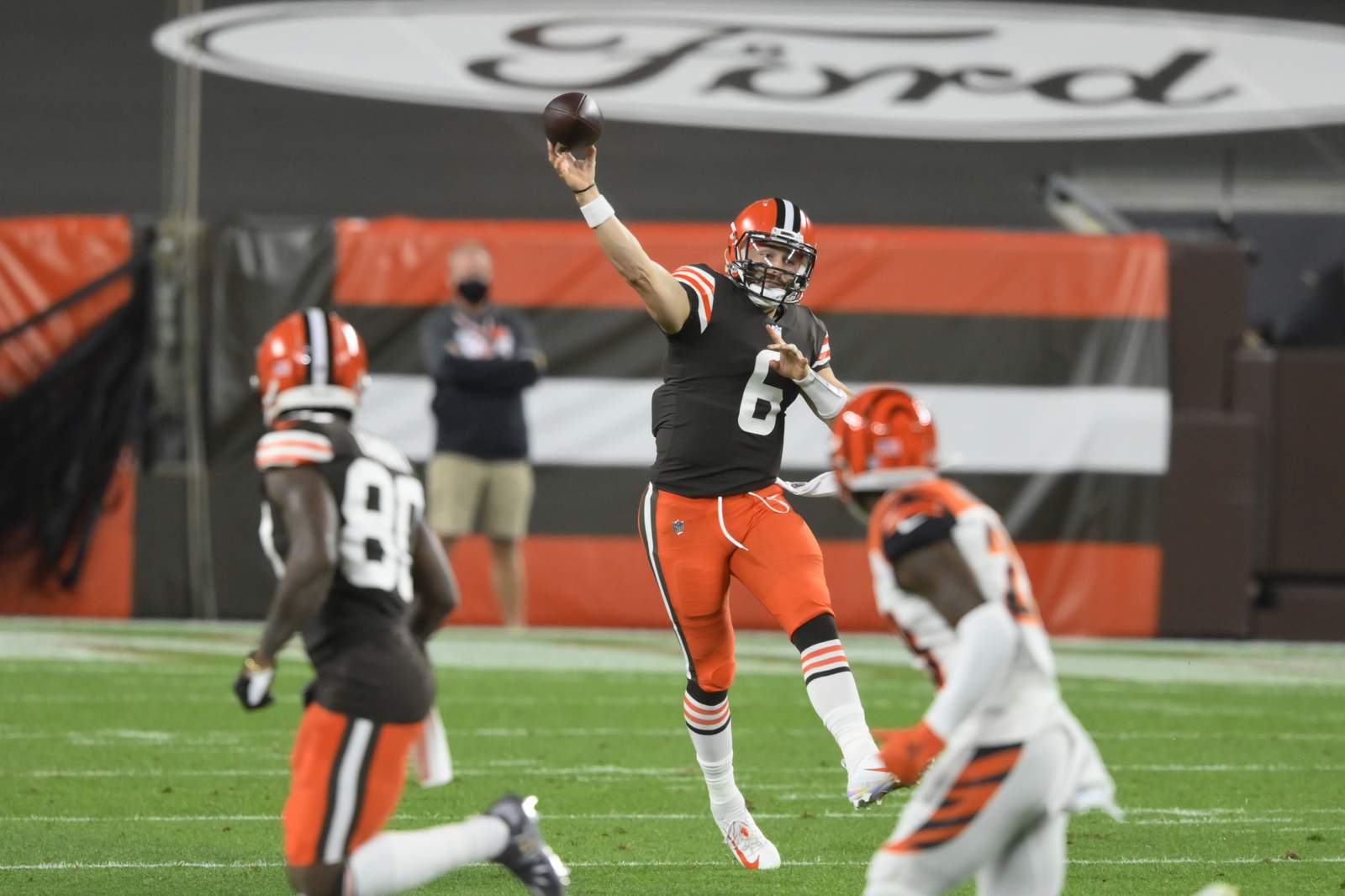Mayfield throws 2 TD passes, Browns hold off Burrow, Bengals