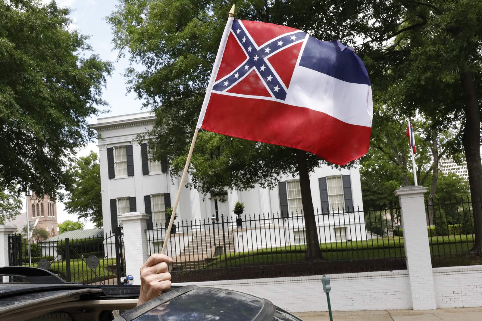 Mississippi flag: 'In God We Trust' for Confederate symbol?