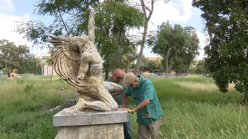 Sculptor’s son, grandson pay emotional visit to statue of Aztec emperor