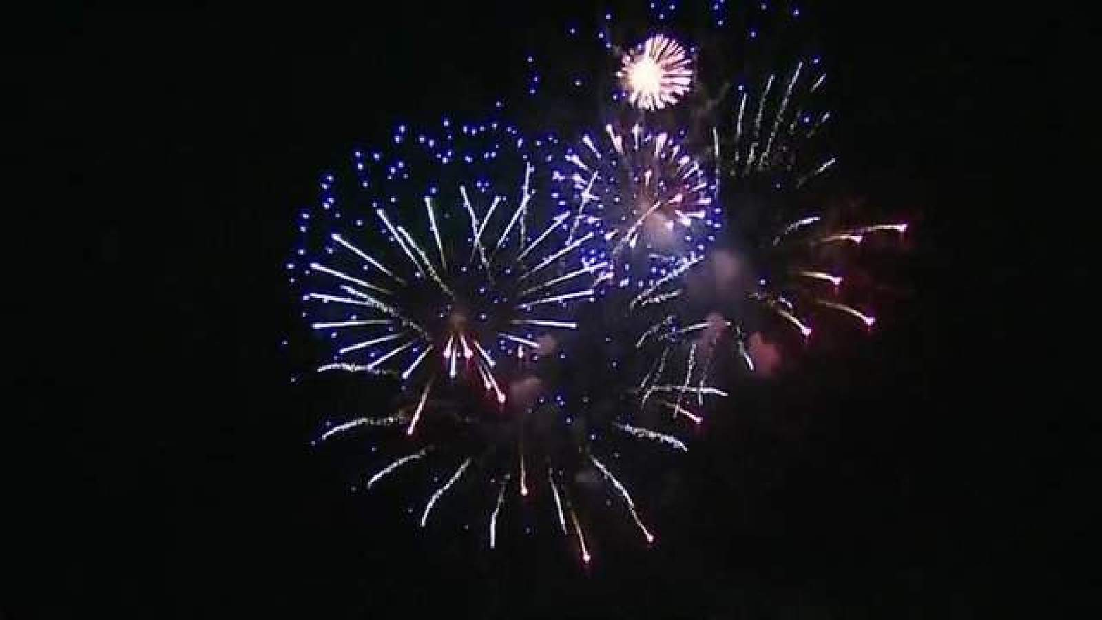 Not all July 4th celebrations are canceled. Heres where to watch fireworks around San Antonio