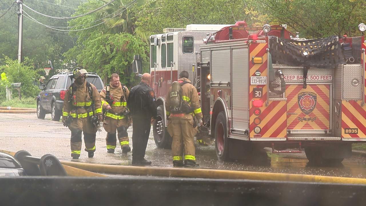San Antonio firefighters respond to twoalarm house fire on east side