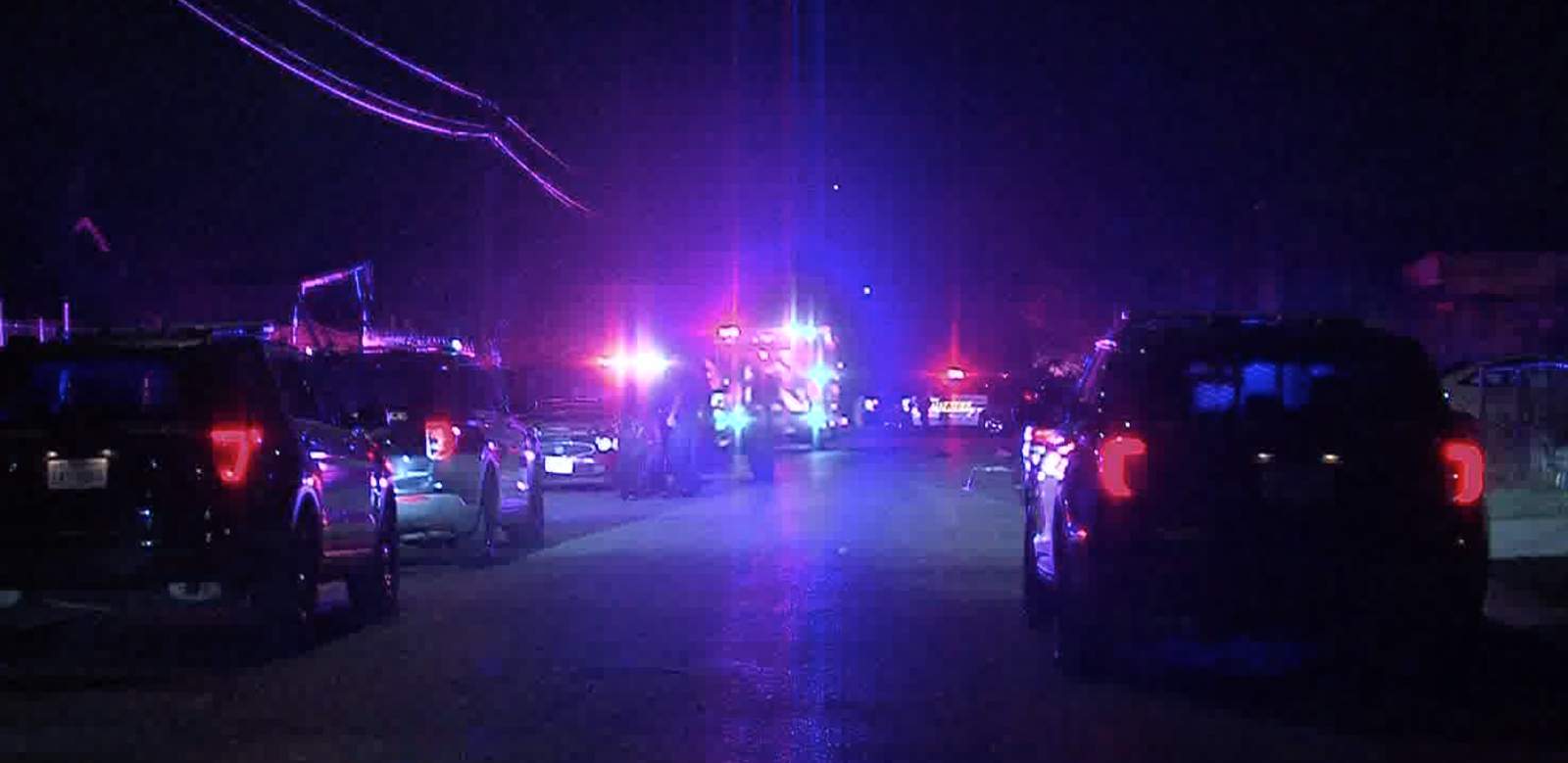 2 men hospitalized after argument ends with stabbing, San Antonio police say