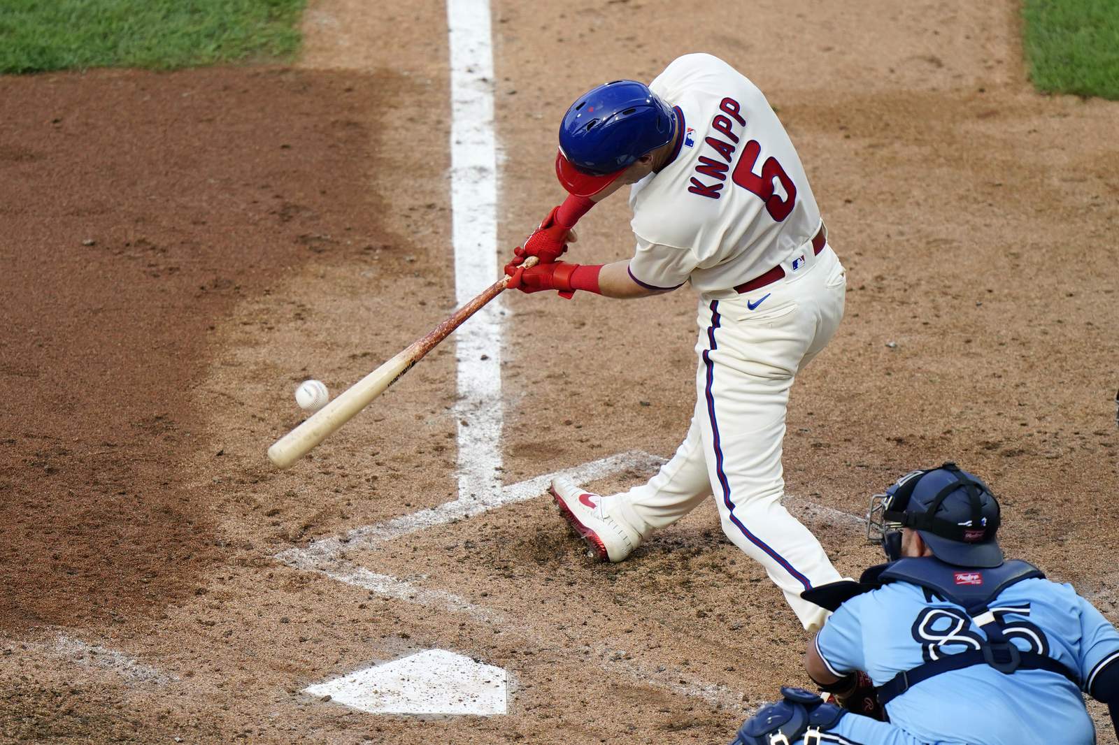 Harper rallies Phils past Blue Jays to sweep doubleheader