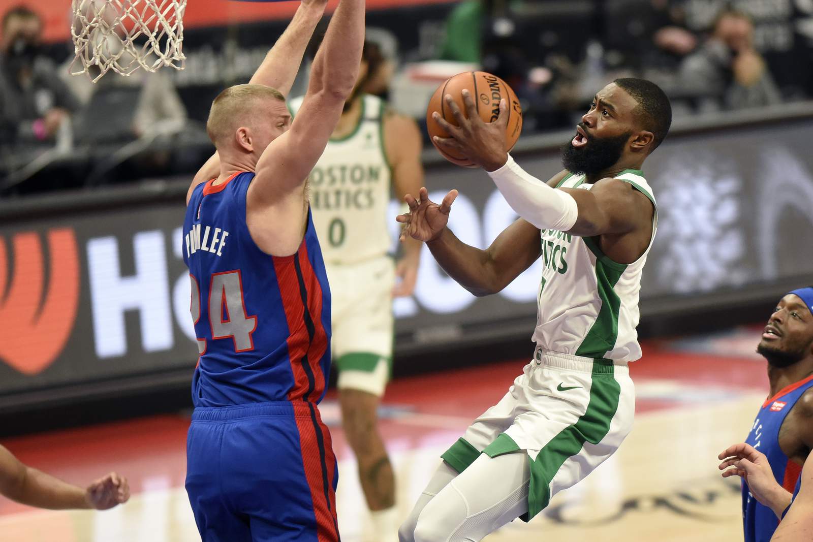 Tatum lifts Celtics past Pistons for weekend split