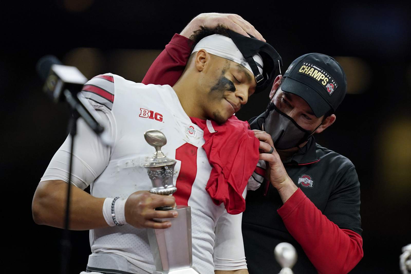 Reported virus issues at Ohio St raise specter of CFP delay
