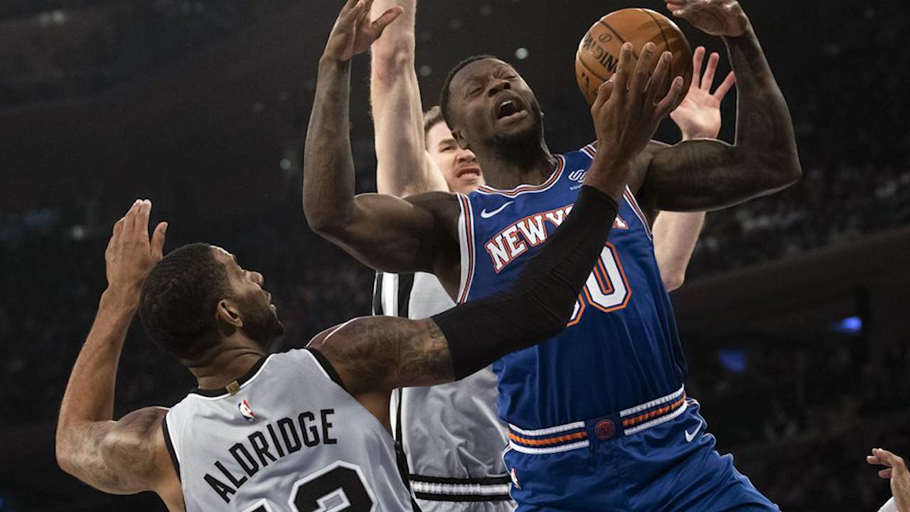 Spurs end 8-game skid with 111-104 victory over Knicks