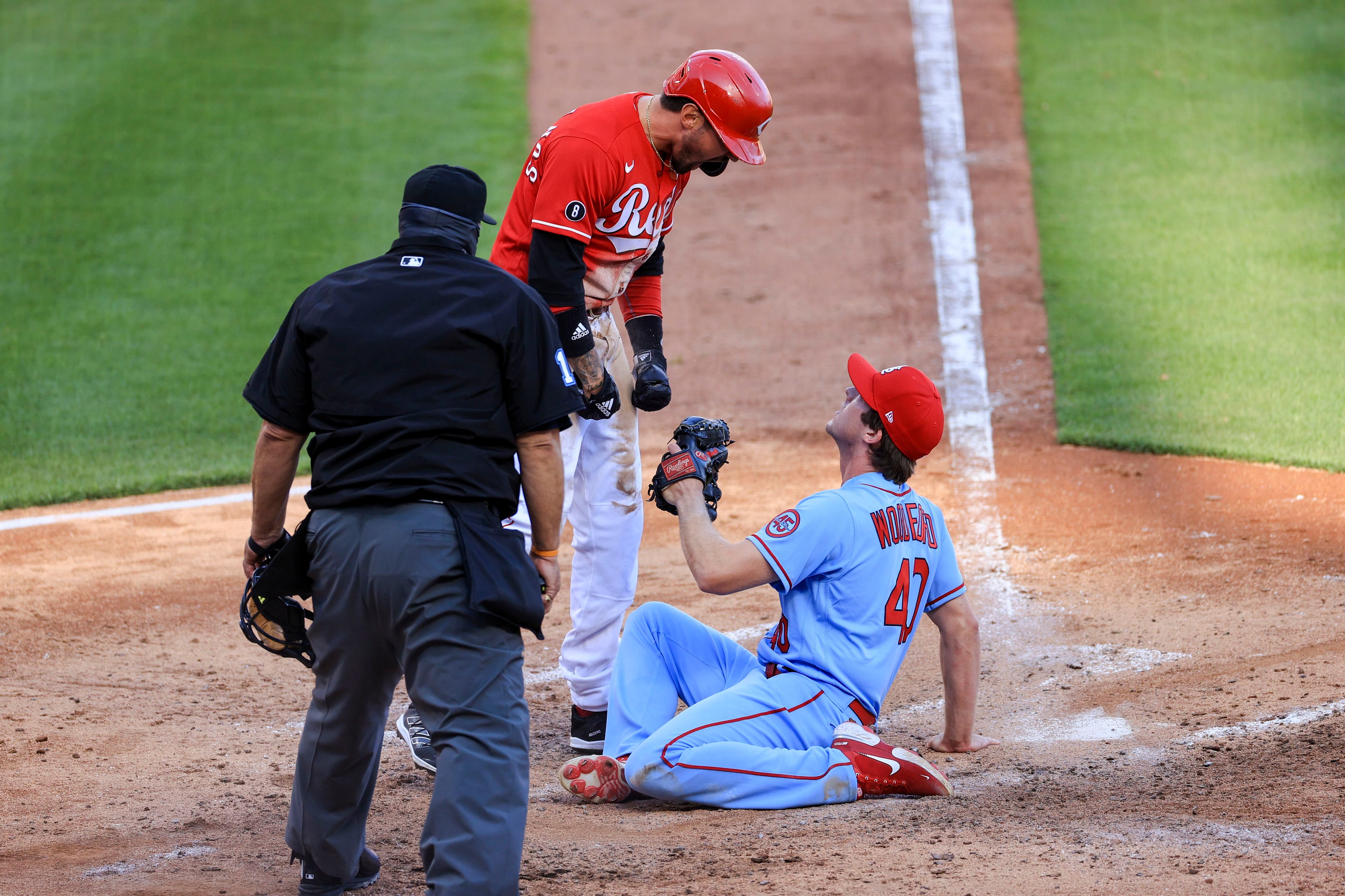 Reds scrap with Cards at plate, tangle in outfield, win 9-6