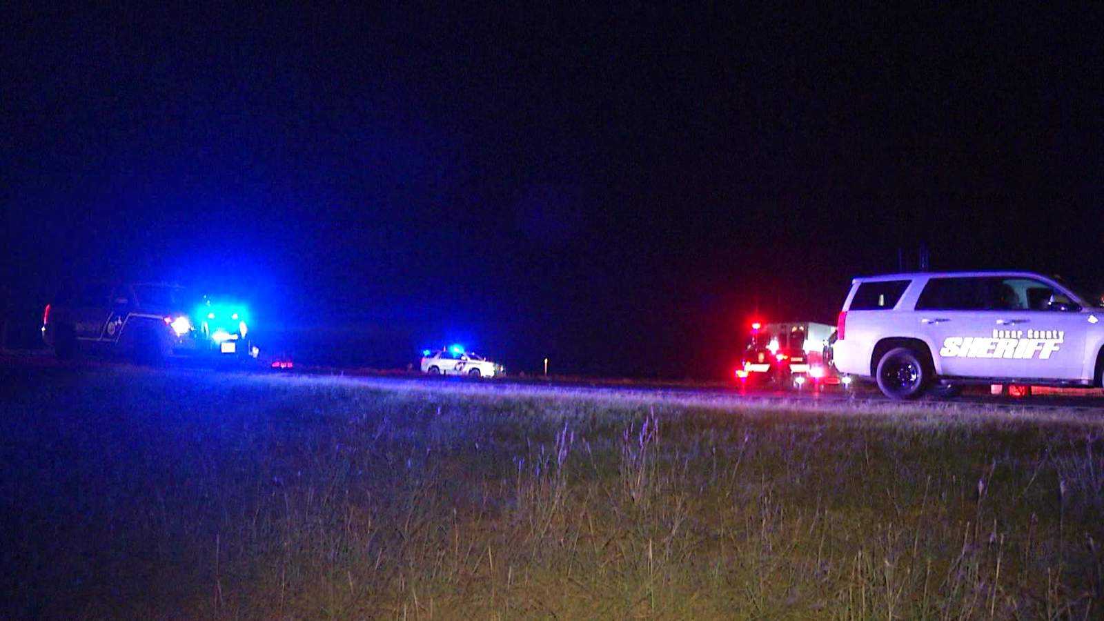 Driver killed after being ejected in rollover crash on southbound I-35, deputies say