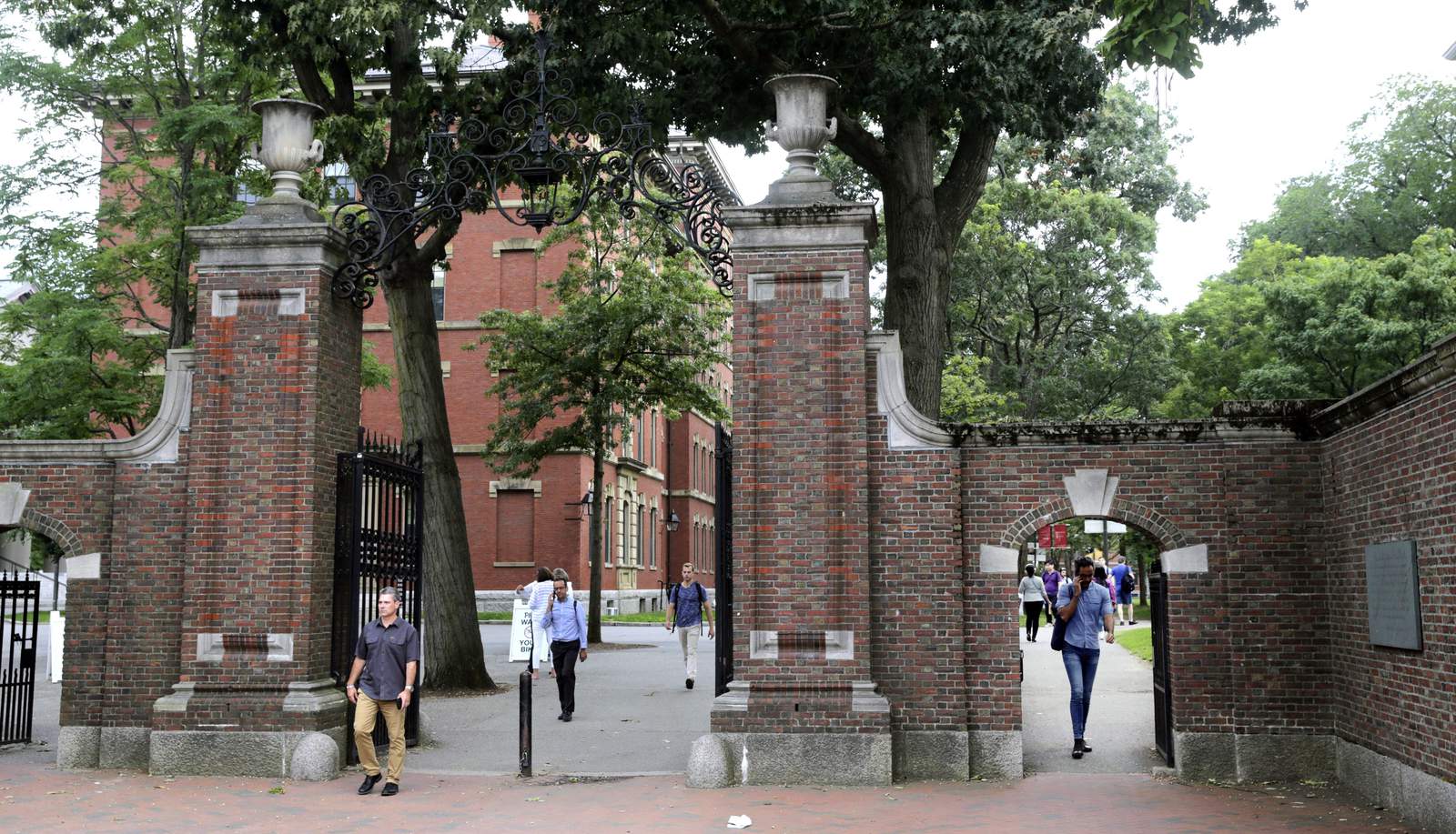 Harvard, MIT sue to block ICE rule on international students