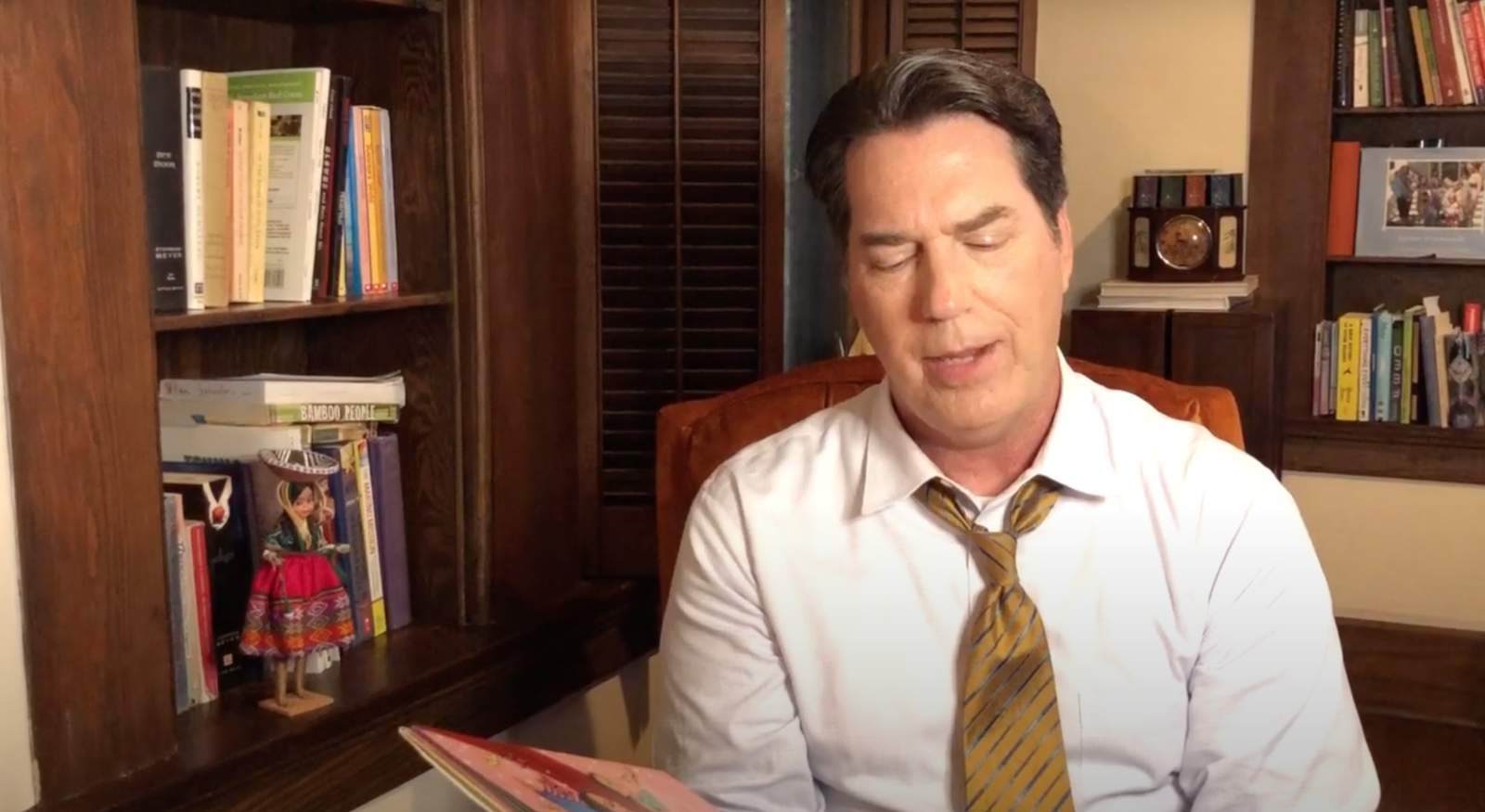 Spree Reads: KSAT anchor Steve Spriester reads What Can You Do With A Rebozo?
