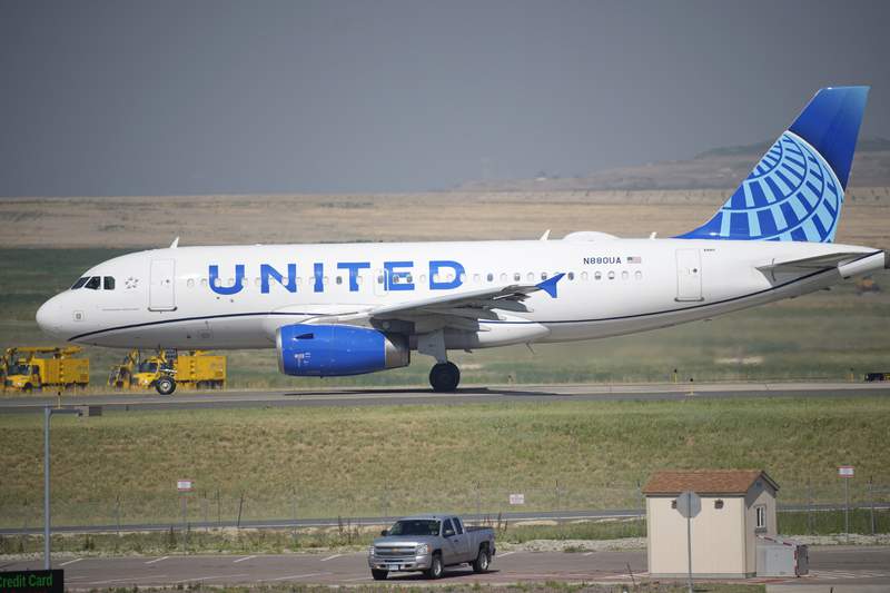United Airlines firing nearly 600 employees who refused to get COVID-19 vaccine under companywide mandate