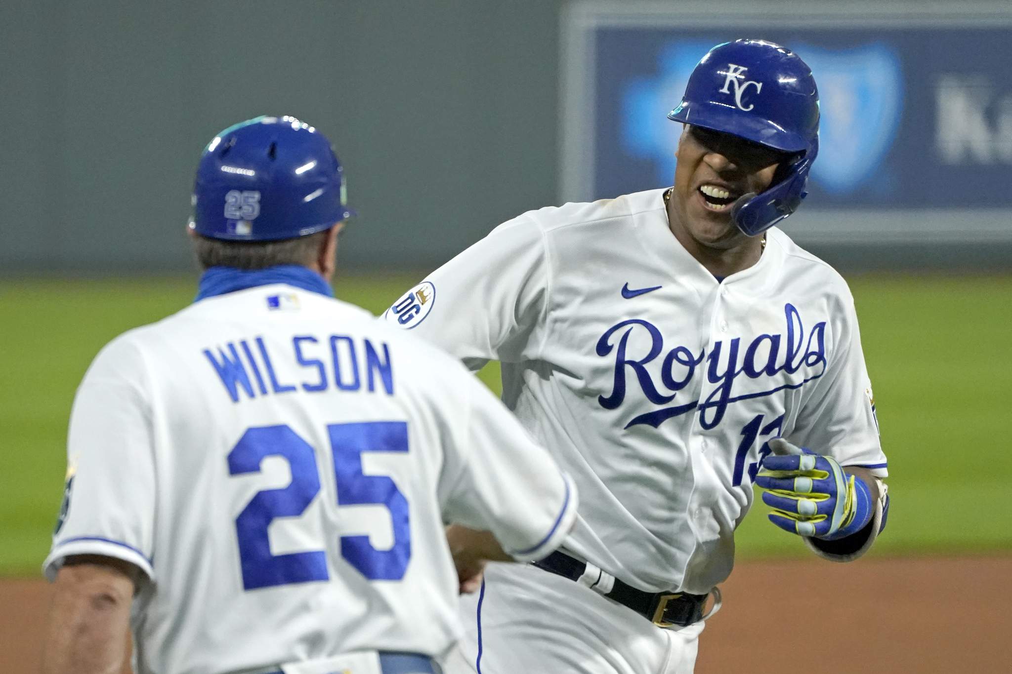 Royals give Pérez 4-year, $82M deal; richest in team history