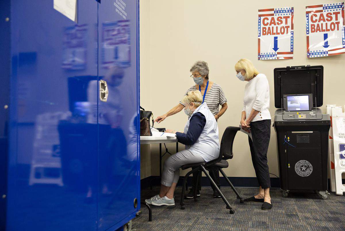 Texas needs more poll workers this year because of the pandemic. Here’s how to become one.