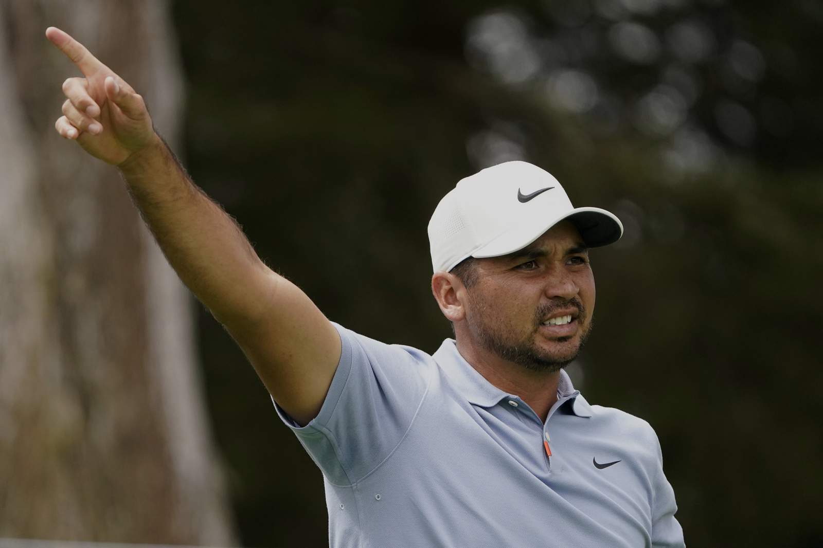 Jason Day continues recent improvement with early PGA lead