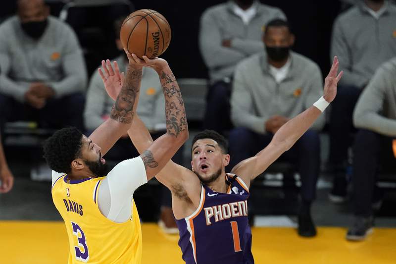 Lakers celebrate playoff homecoming in 109-95 win over Suns