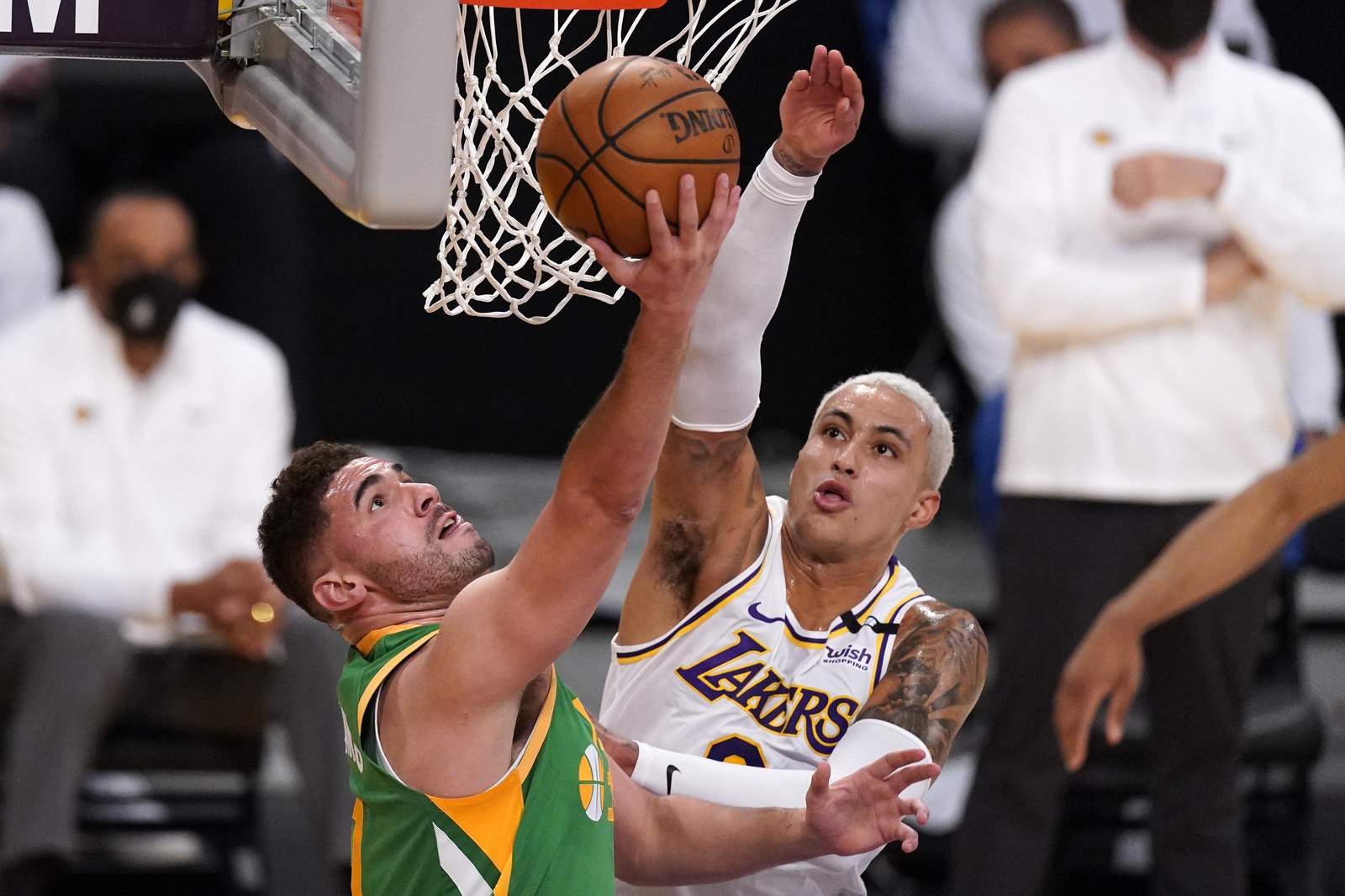 Lakers hold off NBA-leading Jazz 127-115 in OT