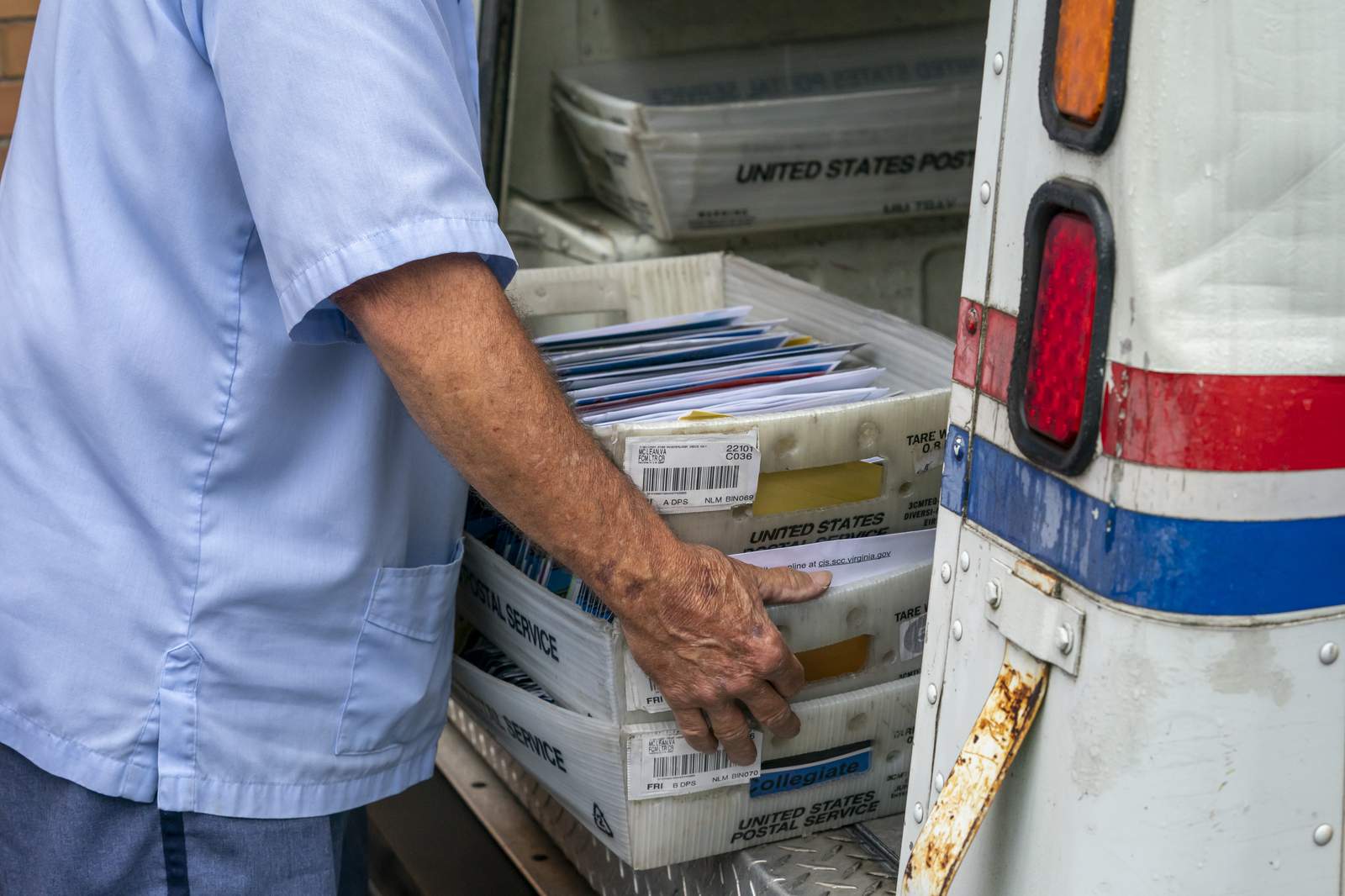 This has never happened before: Postal workers cry foul as sorting machines removed from USPS facilities in San Antonio