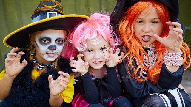 It’s OK for children to trick-or-treat this Halloween, federal health officials say