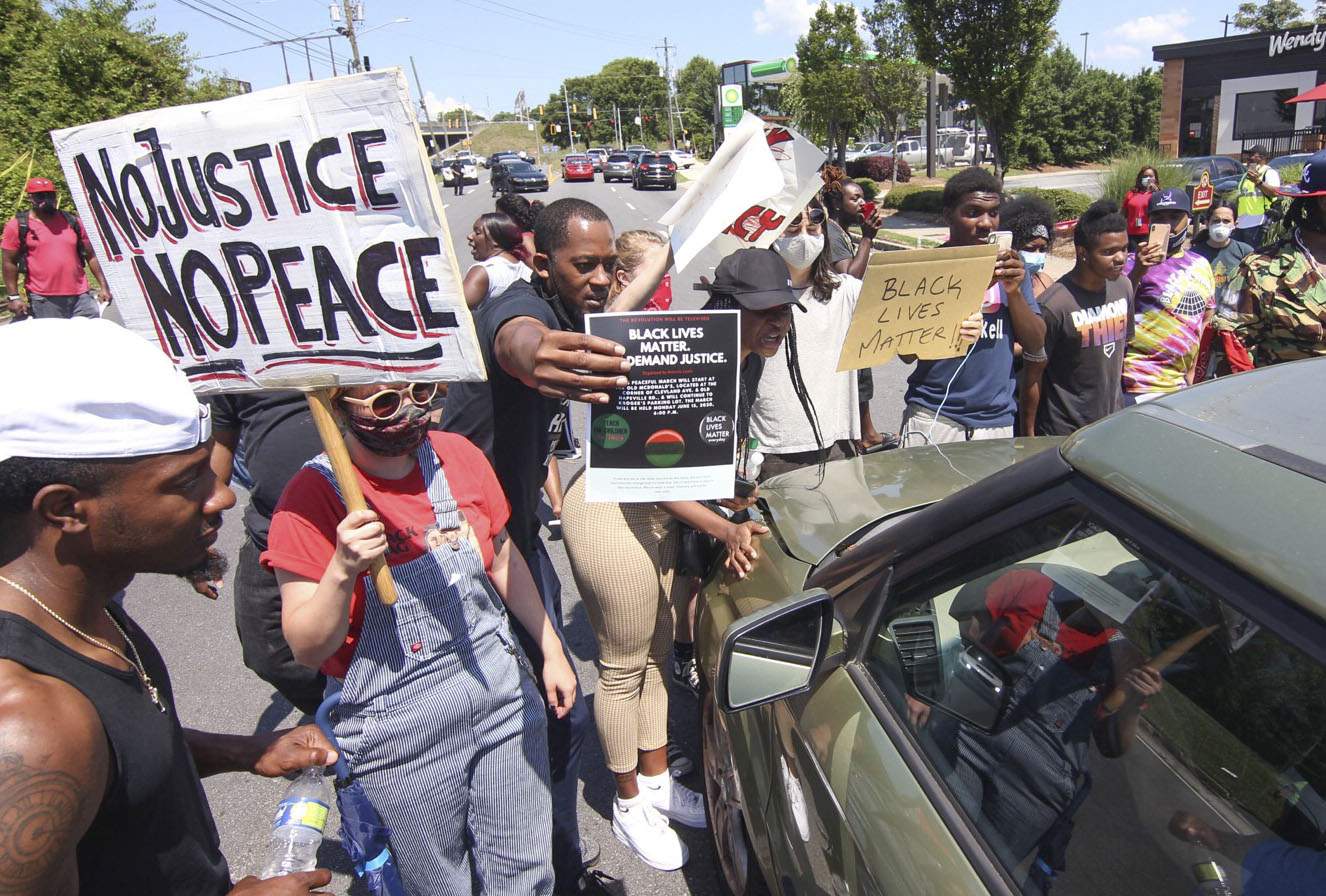 Atlanta kill black man who grabbed a Taser; chief resigns