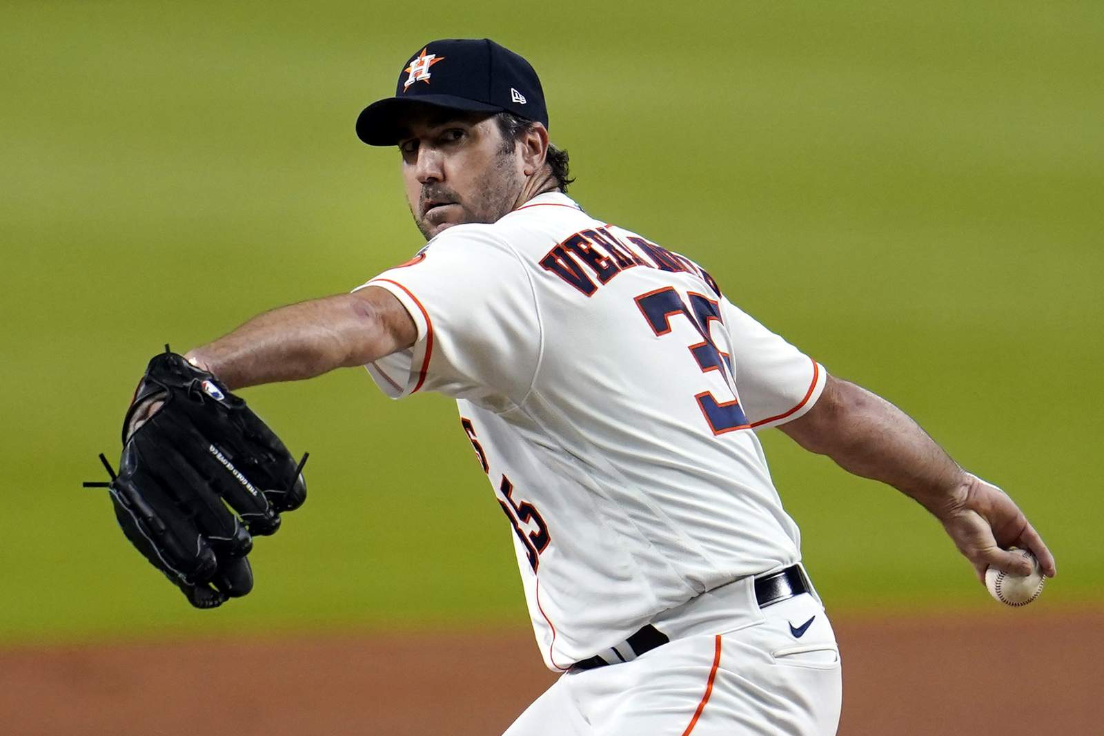 Astros' Verlander needs elbow surgery, likely out thru 2021