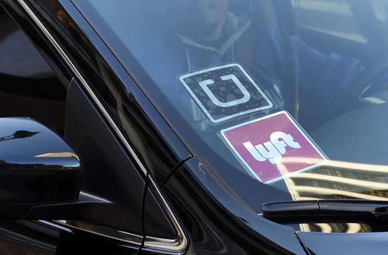 Lyft, Uber to cover fees for drivers sued under Texas law