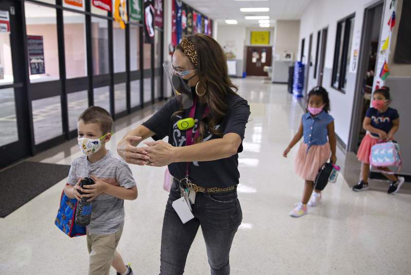KSAT Kids: Texas teachers can get COVID-19 vaccine; San Antonio’s ‘Youth of the Year’; teach moon phases with Oreos