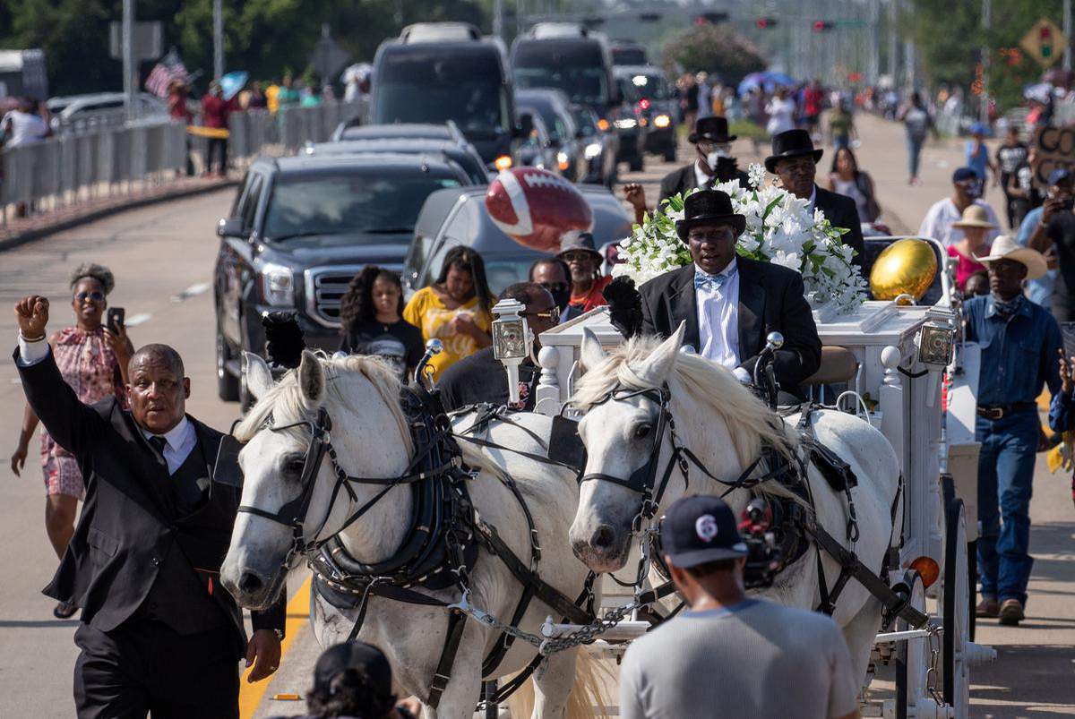 Texas ACLU criticizes the extensive law enforcement presence at George Floyd’s burial