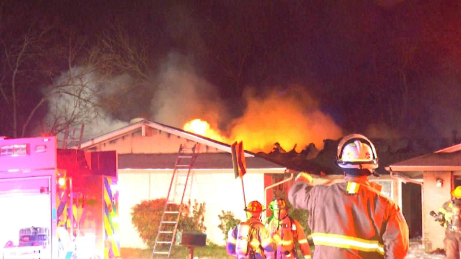 Strong winds spread fire throughout duplex in NE Bexar County