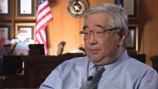 District Court Judge Peter Sakai to step down from bench in October