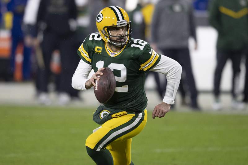 Rodgers an expected no-show, Brady full-go at minicamps