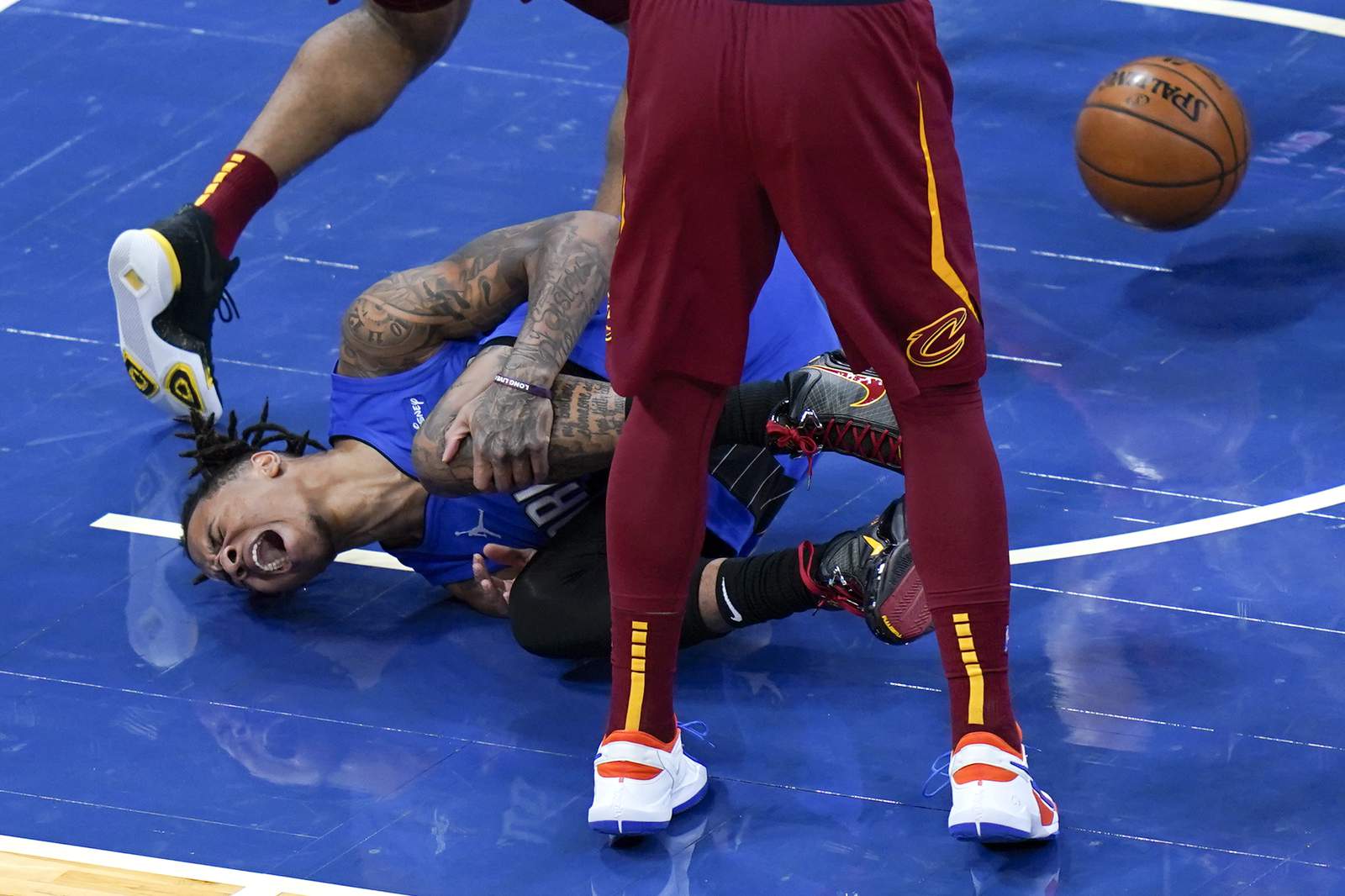 Fultz tears ACL, out for season; Magic beat Cavs 105-94