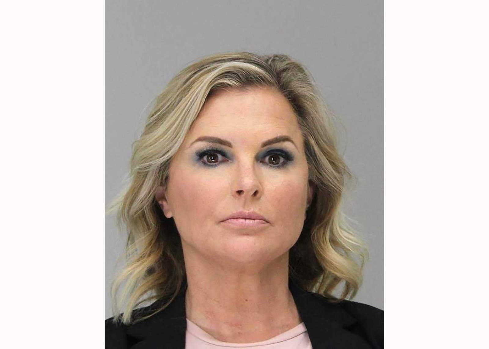Texas governor, attorney general call for release of Dallas salon owner jailed for keeping business open