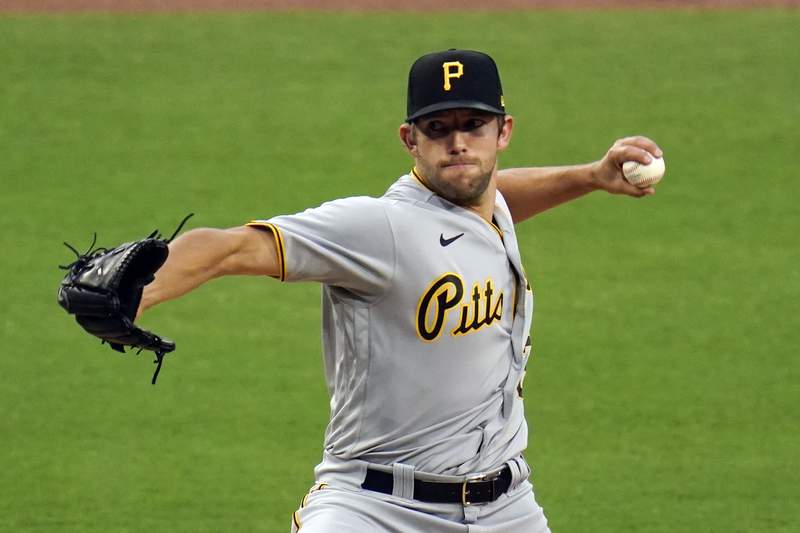 Pirates' Tyler Anderson no-hitting Padres through 6 innings