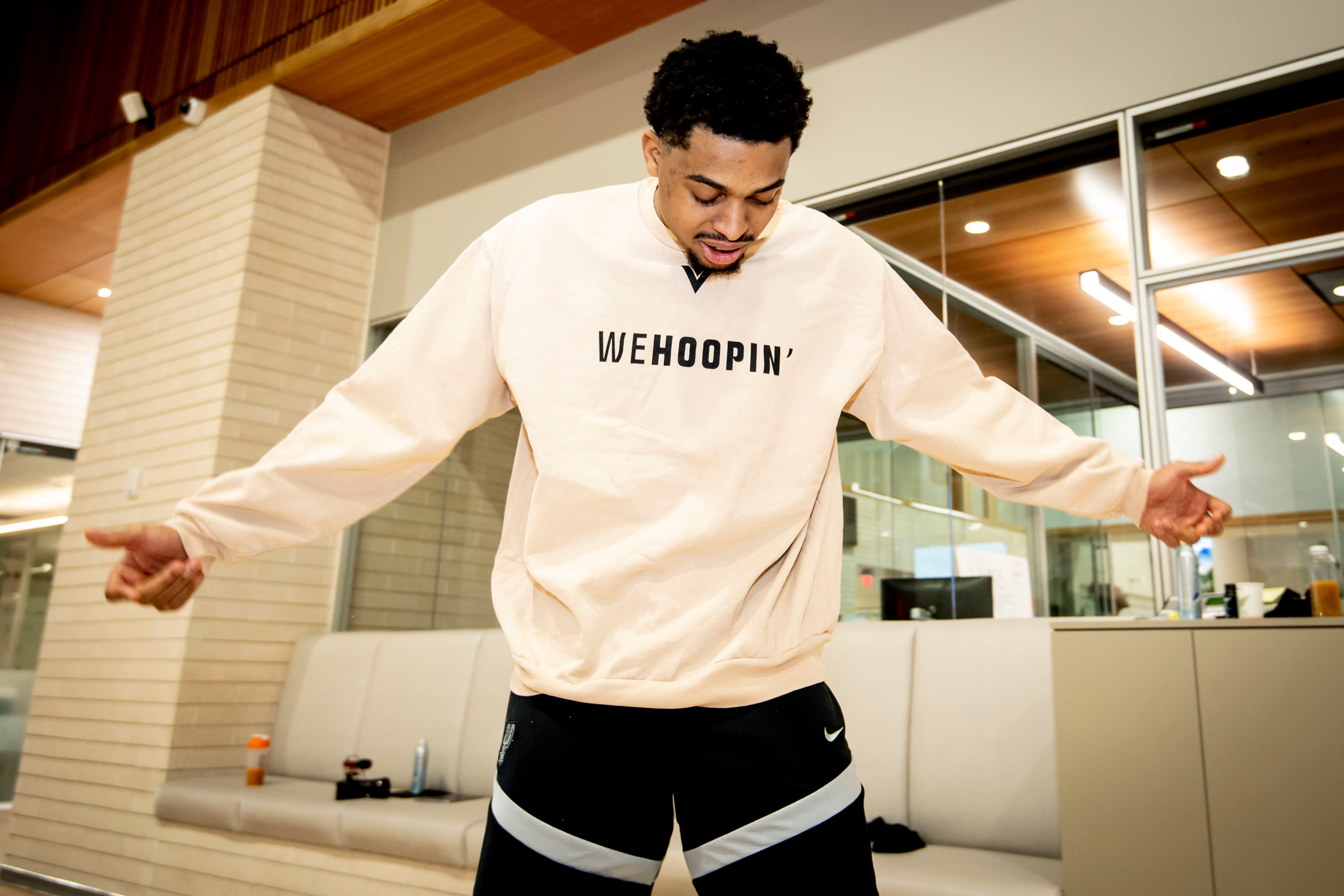 The San Antonio Spurs and guard Devin Vassell’s clothing brand, Unrecognized to Unforgettable, LLC, have announced a 10-piece apparel line.