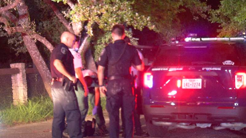 2 juveniles detained after vehicle chase, crash in Castle Hills, police say