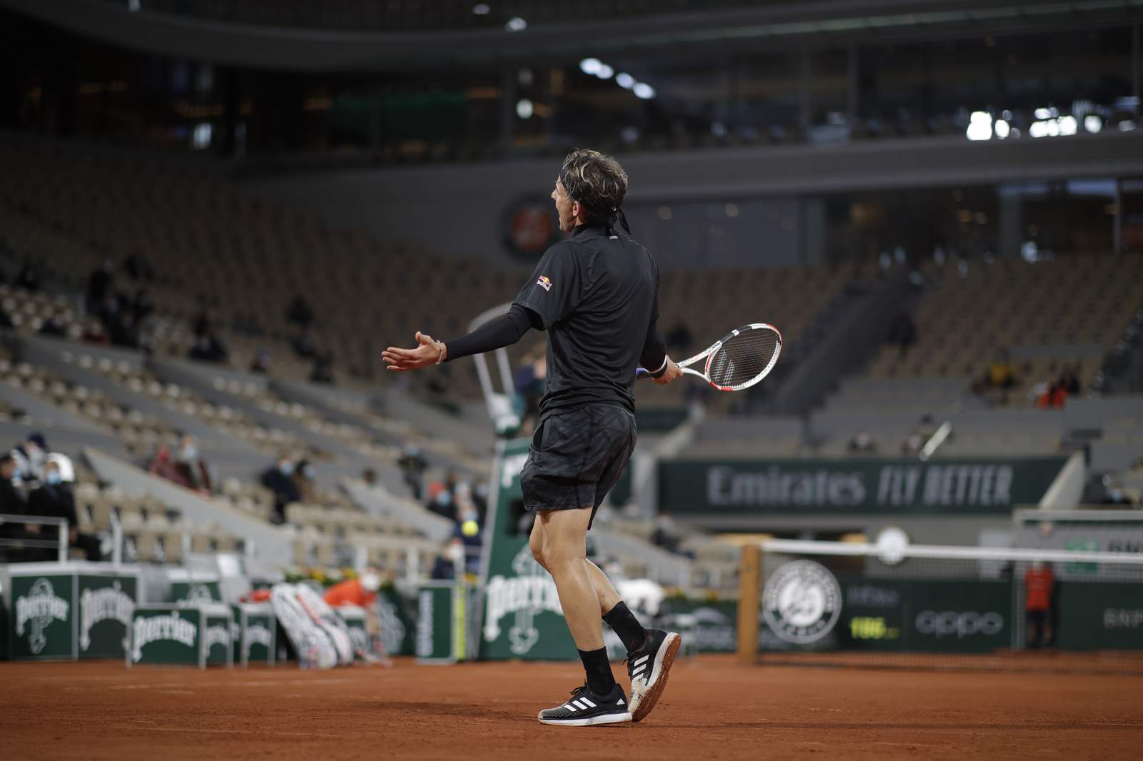 Thiem right at home in 1st-round win at a chilly French Open