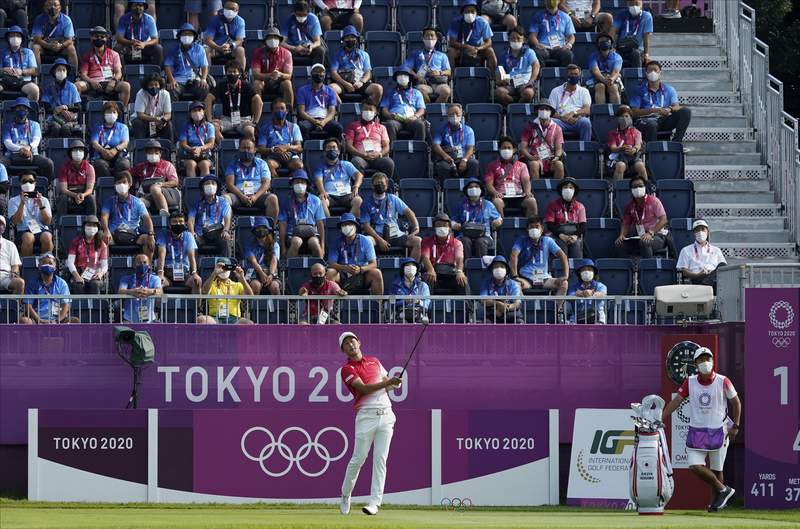 Straka leads Olympic golf on day of low scoring, surprises