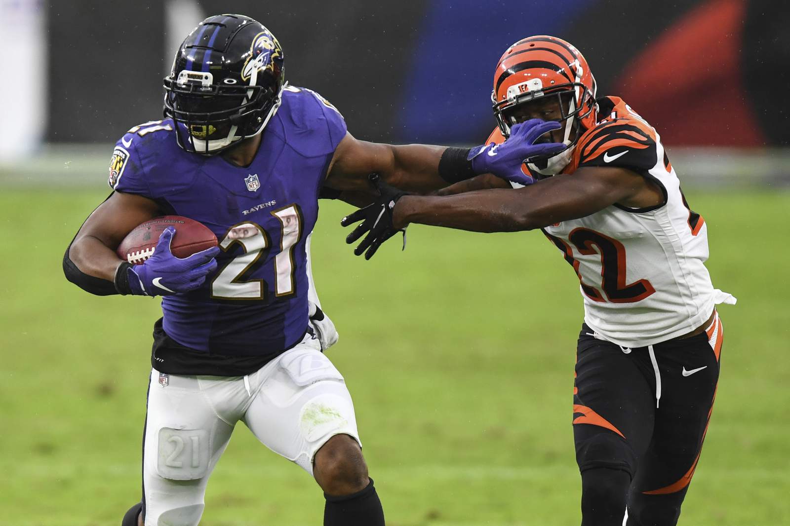 AP Source: RB Ingram agrees to one-year deal with Texans