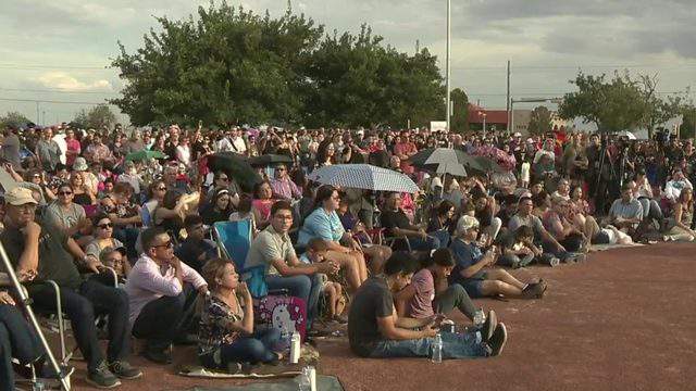 Hundreds attend interfaith vigil in El Paso