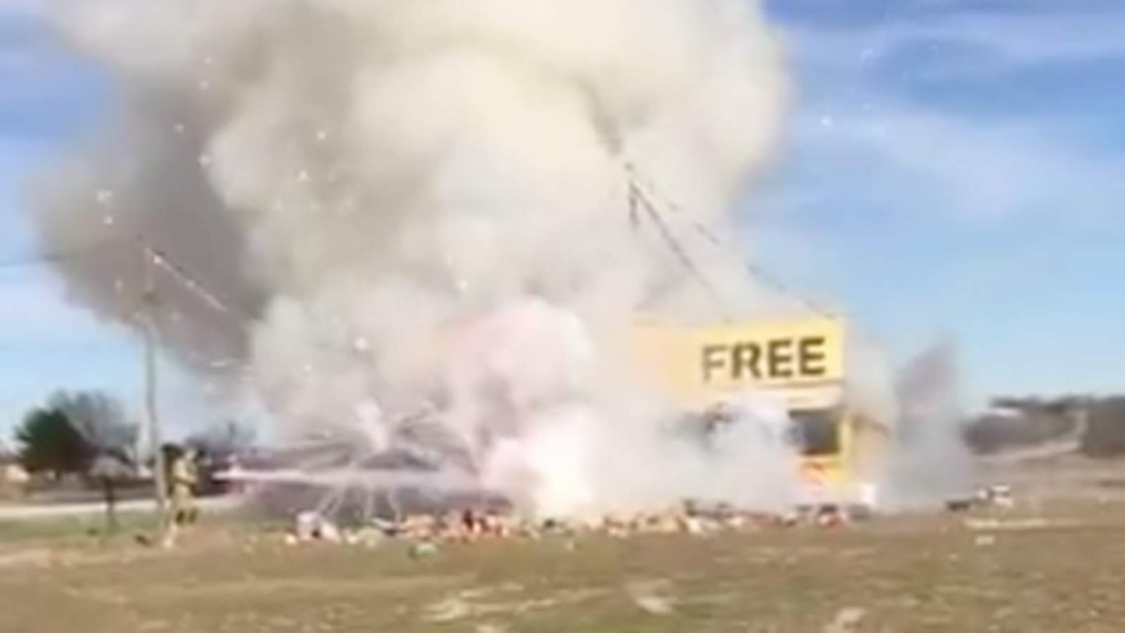Central Texas fireworks stand catches fire