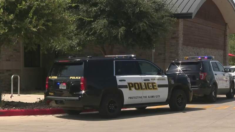 Boy hit in ear with fragment after mother’s gun accidentally discharges inside restaurant, SAPD says