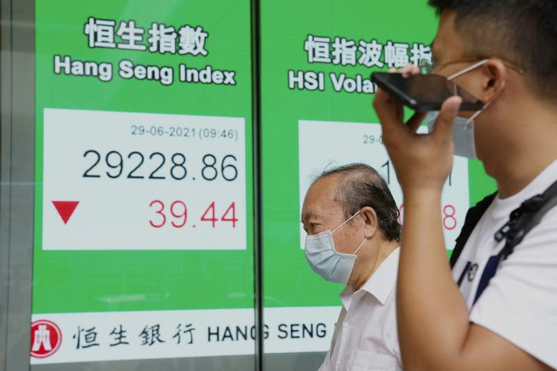 Asian stocks fall for 2nd day after new Wall St record